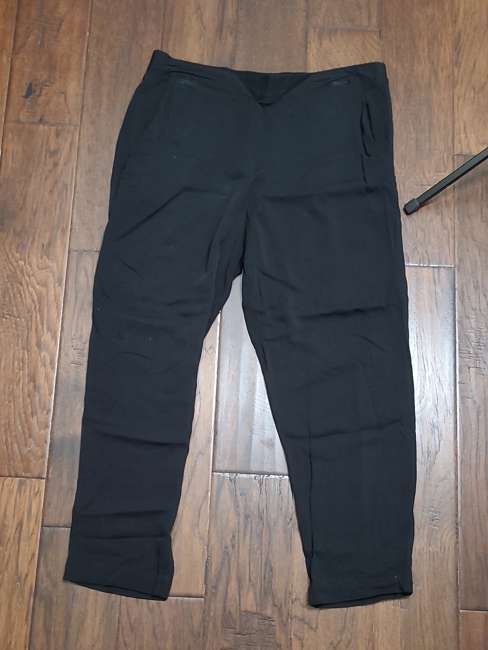 Jessica Simpson Black Cropped Pullon Pants size Medium